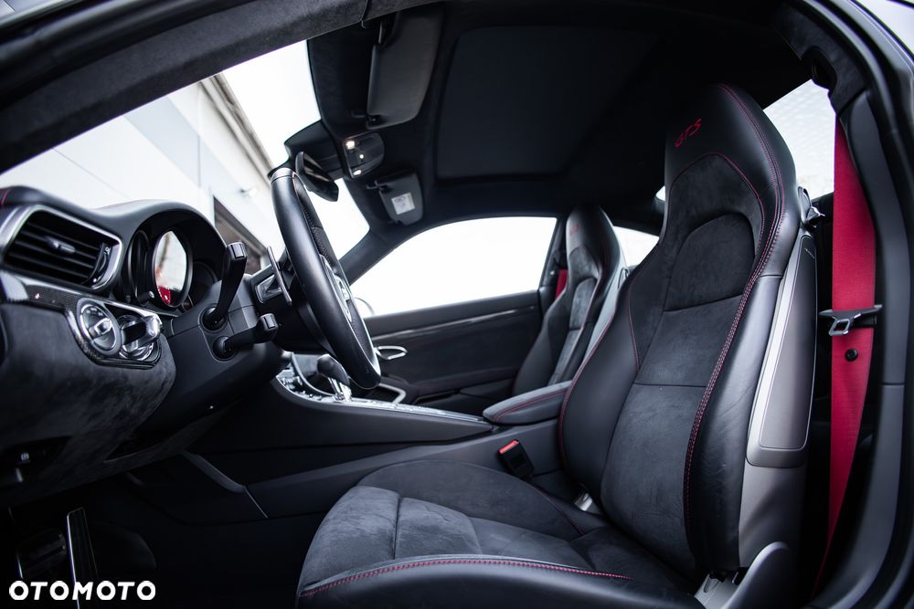 Porsche 911 Carrera 4 GTS PDK - 21