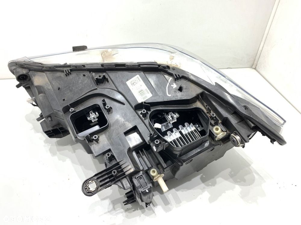 REFLEKTOR PRAWY PRZÓD XENON  BMW X2 (F39) 2017 - 2022 sDrive 18 i 103 kW [140 KM] benzyna 2018 - - 3