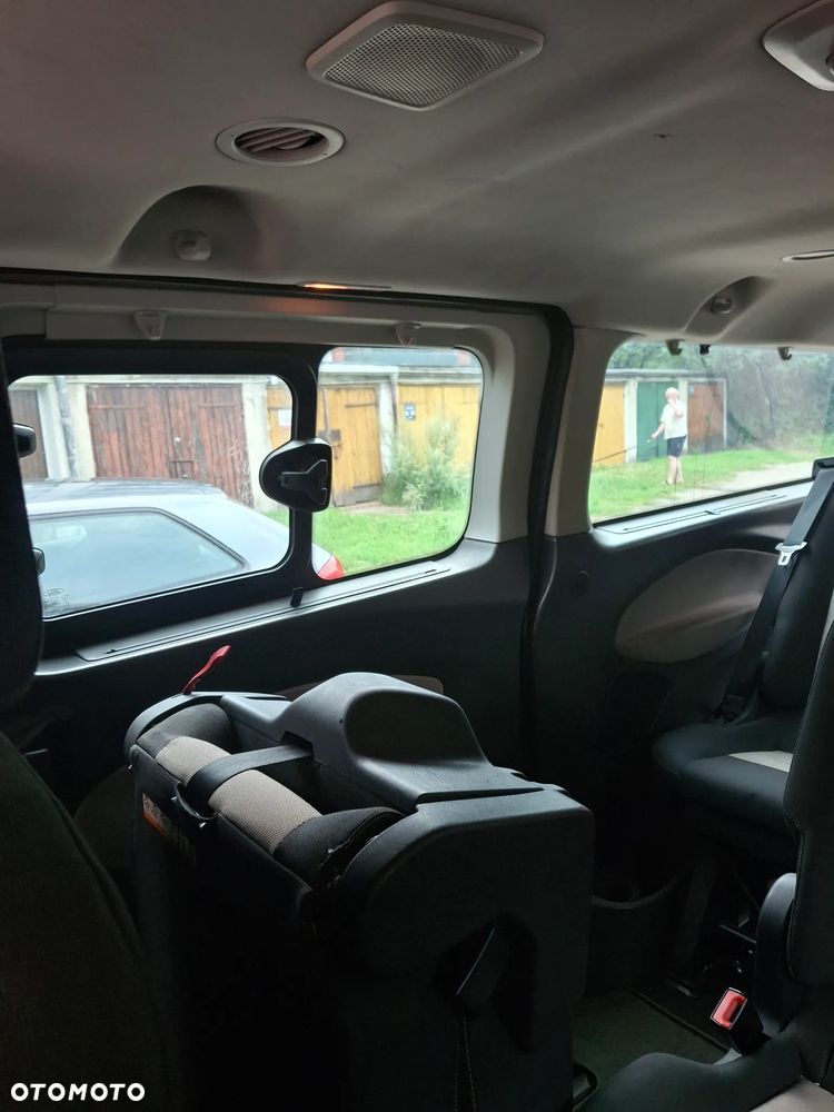Ford Tourneo Custom - 8