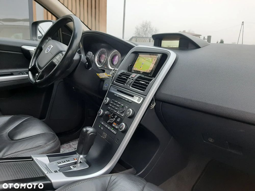 Volvo XC 60 D5 AWD Momentum - 25