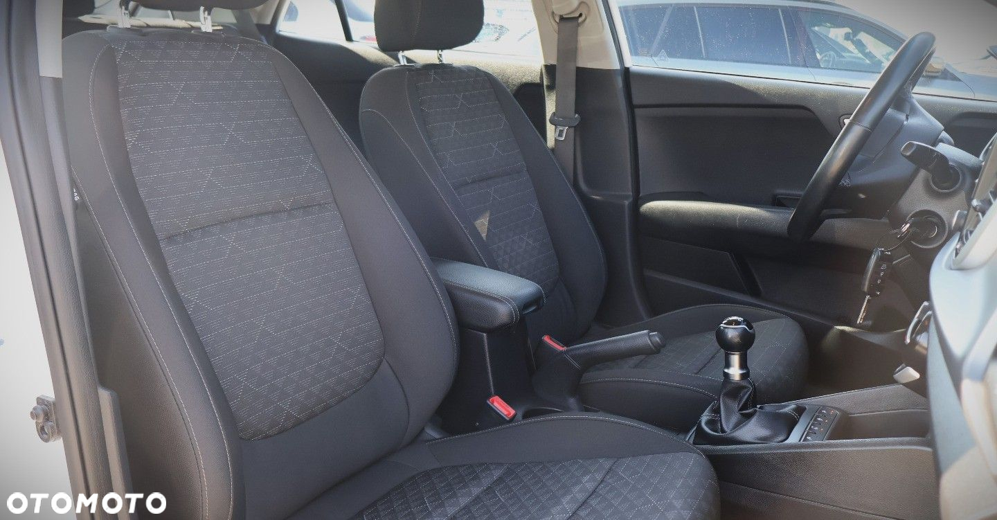 Kia Rio - 16