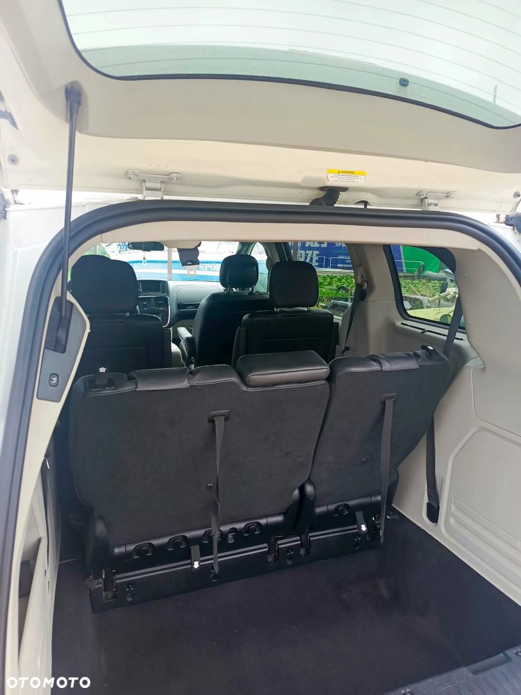 Dodge Grand Caravan - 2