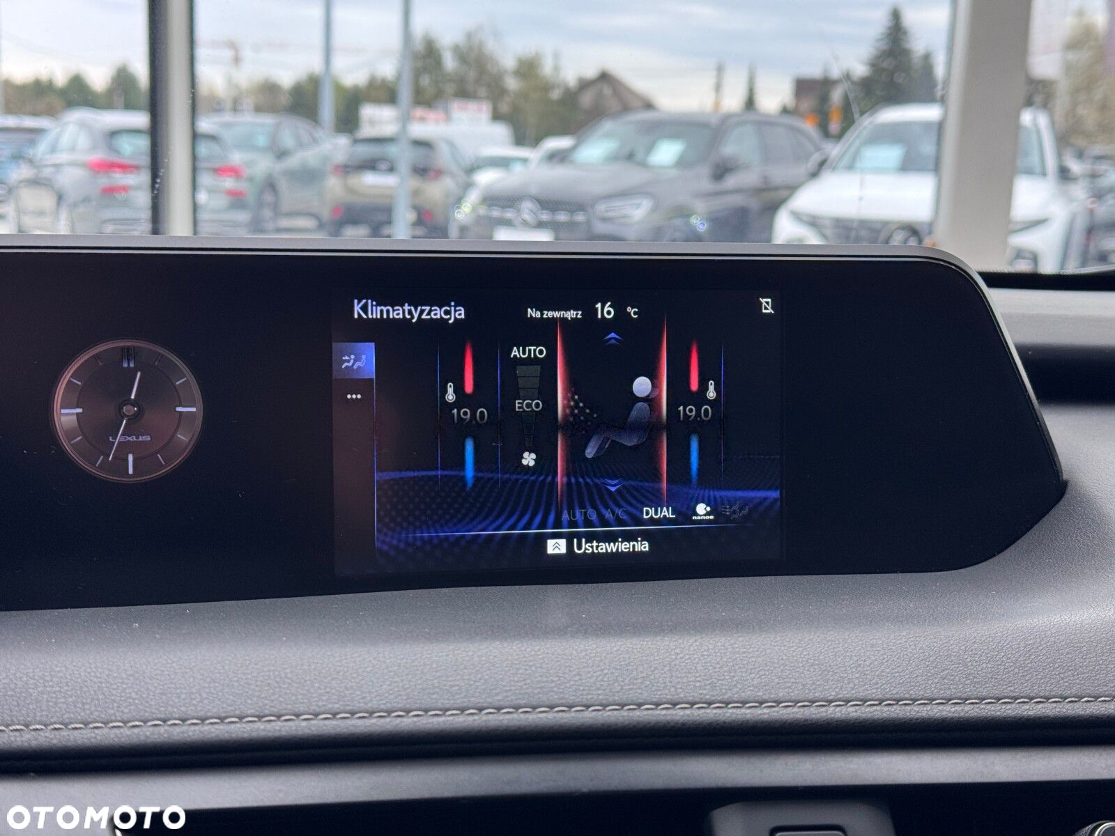 Lexus UX - 32