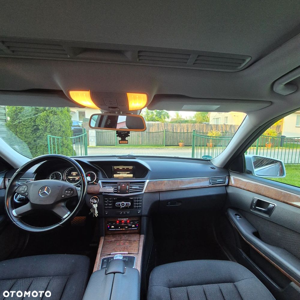 Mercedes-Benz Klasa E 220 CDI 7G-TRONIC Elegance - 23
