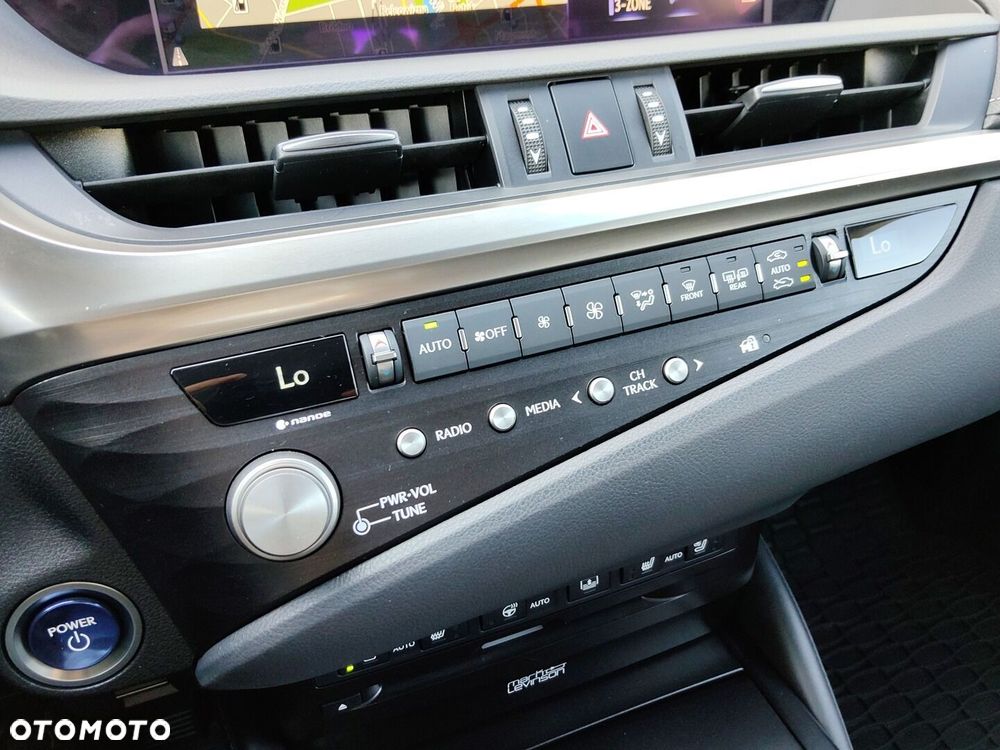 Lexus ES 300h Omotenashi - 27