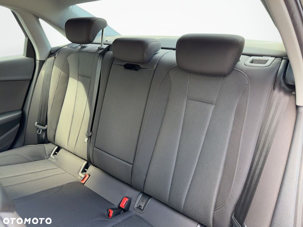 Audi A4 Limousine - 30