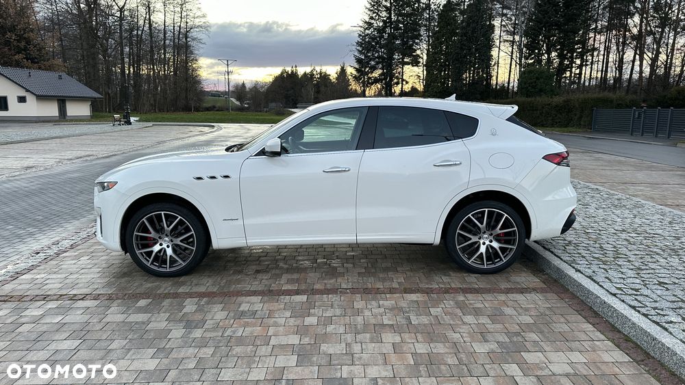 Maserati Levante Q4 Executive - 10