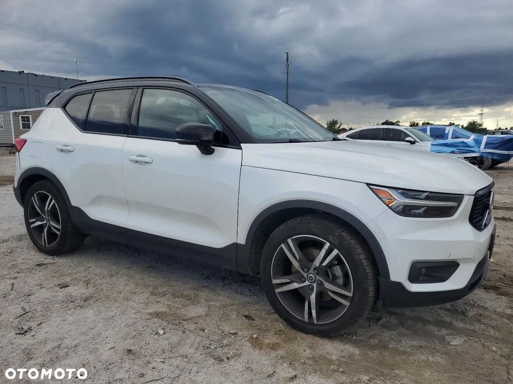 Volvo XC 40 T5 AWD R-Design - 3
