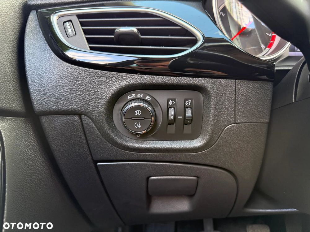 Opel Astra 1.4 Turbo Innovation - 23