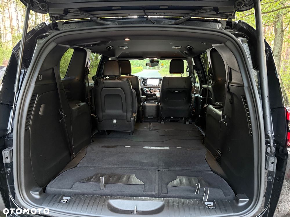 Chrysler Pacifica - 36