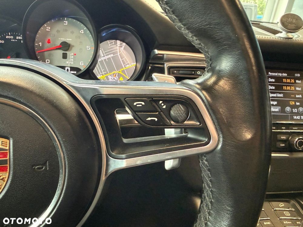 Porsche Macan - 33