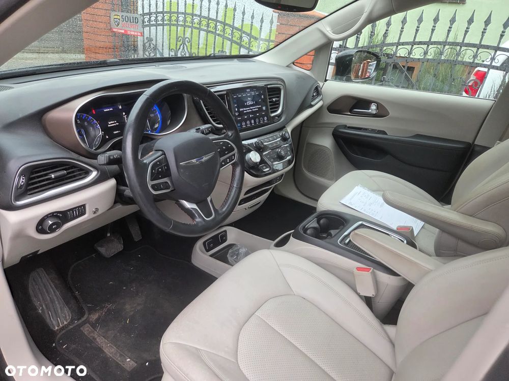Chrysler Pacifica - 21