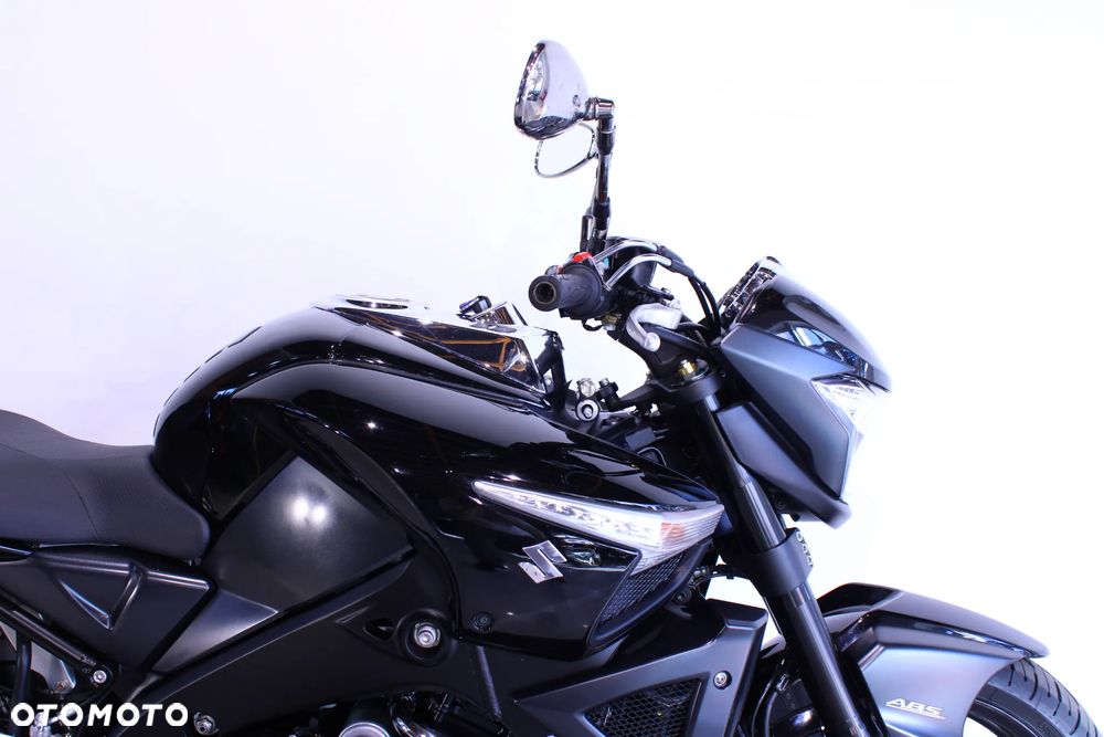 Suzuki GSX - 12