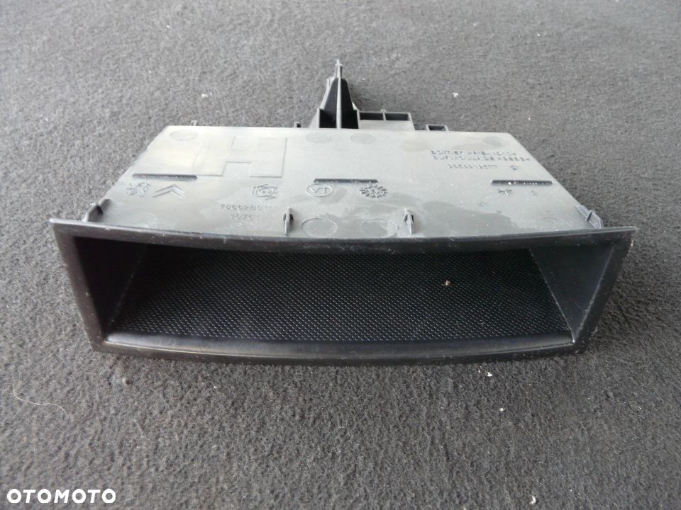 Schowek półka pod radio Peugeot 5008 - 1