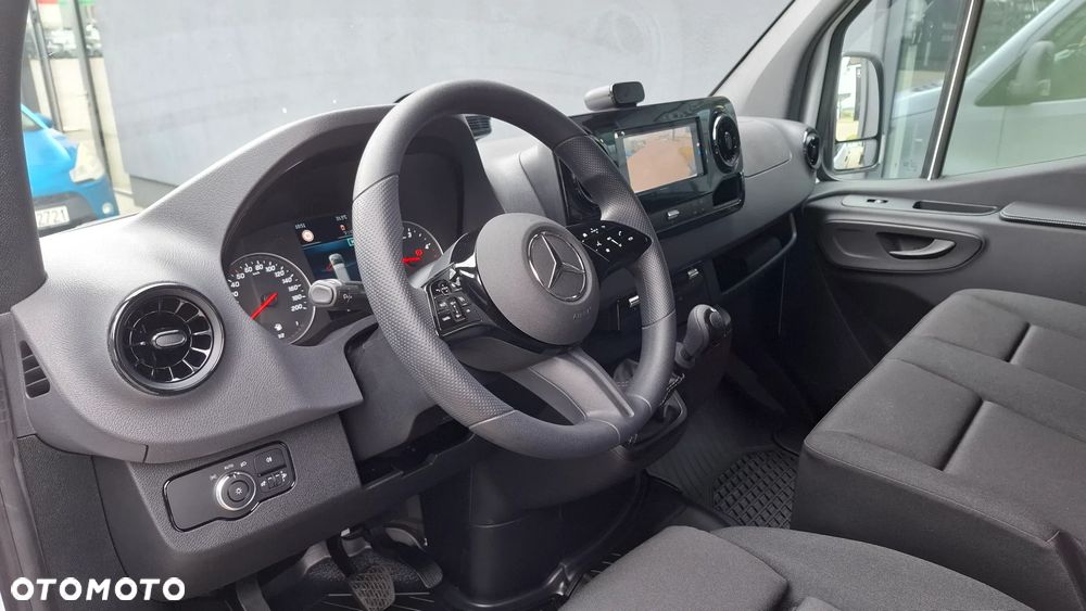 Mercedes-Benz Sprinter - 8