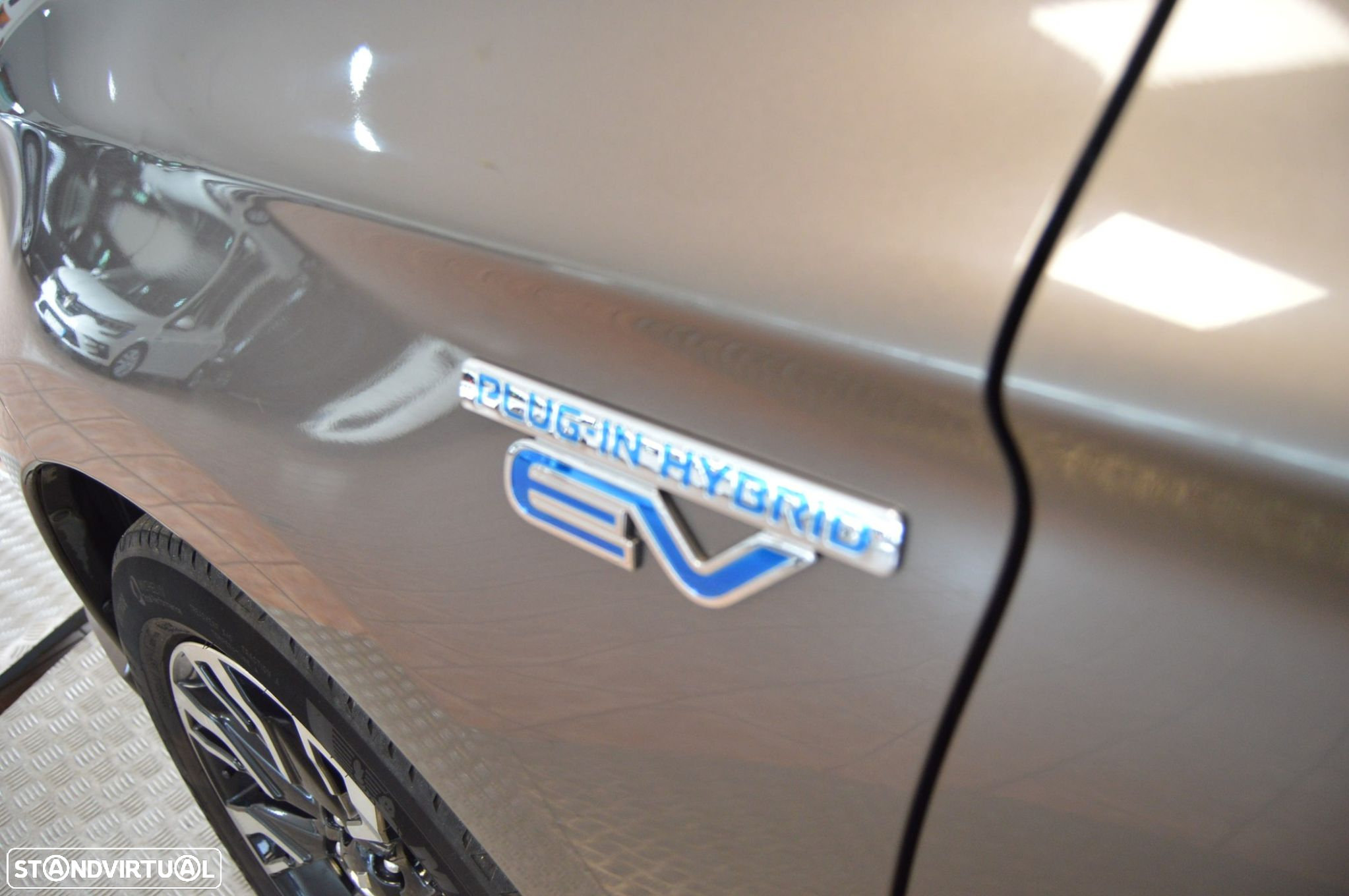 Mitsubishi Outlander 2.0 PHEV Instyle Navi - 20