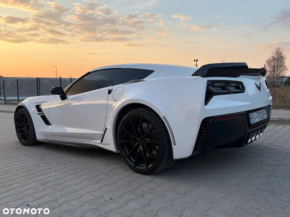 Chevrolet Corvette - 4