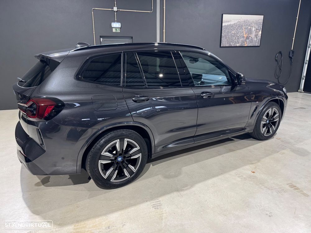 BMW iX3 M Sport Impressive - 12