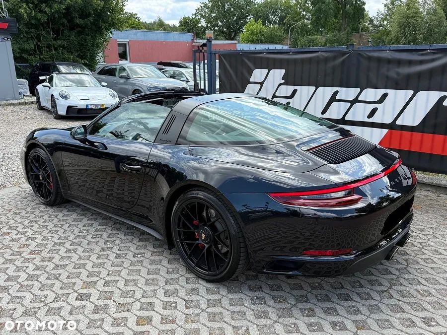 Porsche 911 Targa 4 GTS PDK - 12