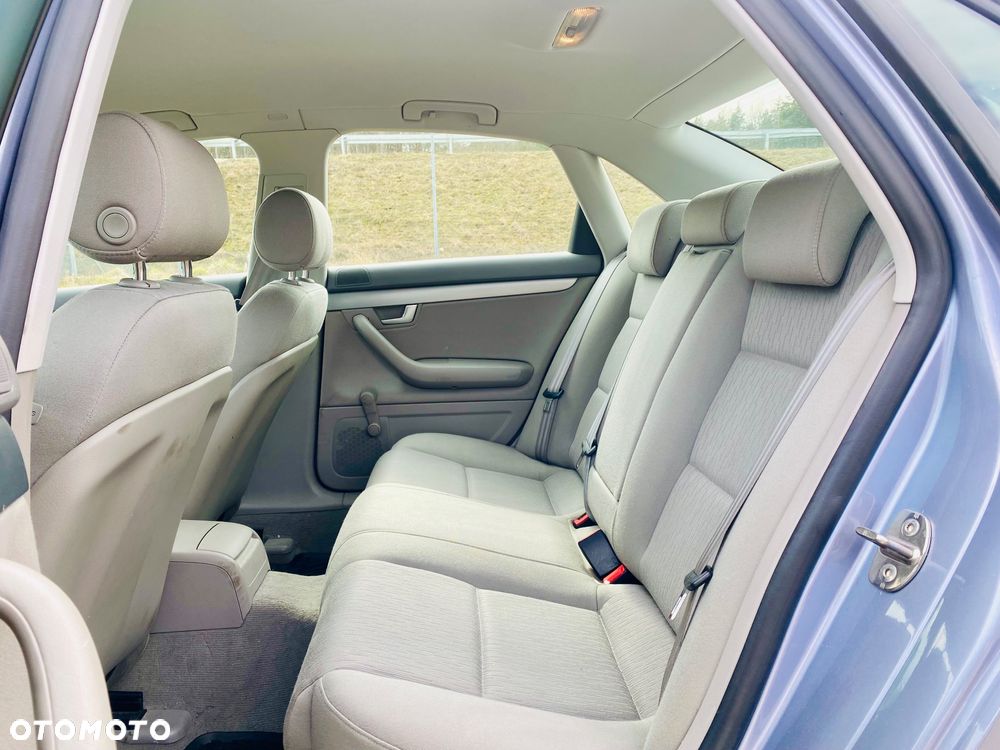 Audi A4 Limousine - 30