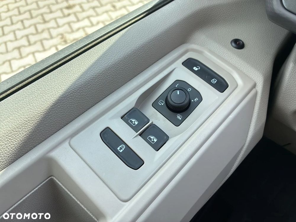 Volkswagen Multivan - 32