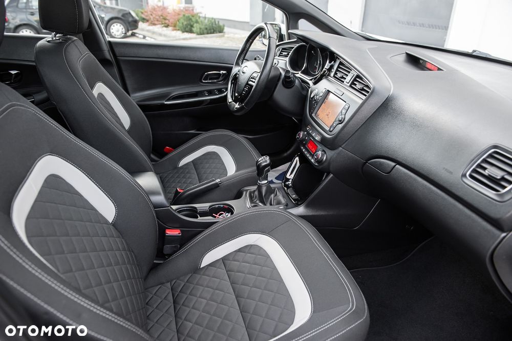 Kia Ceed 1.6 CRDi 136 ISG GT Line - 30