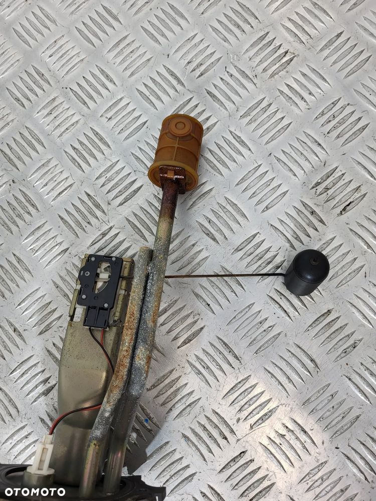 Mitsubishi L200 IV 2.5 Pompa Pływak Paliwa - 3