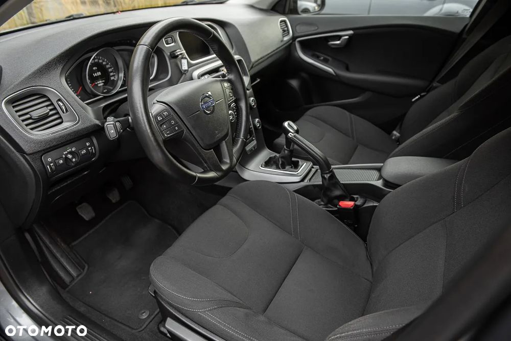 Volvo V40 D2 Momentum - 23