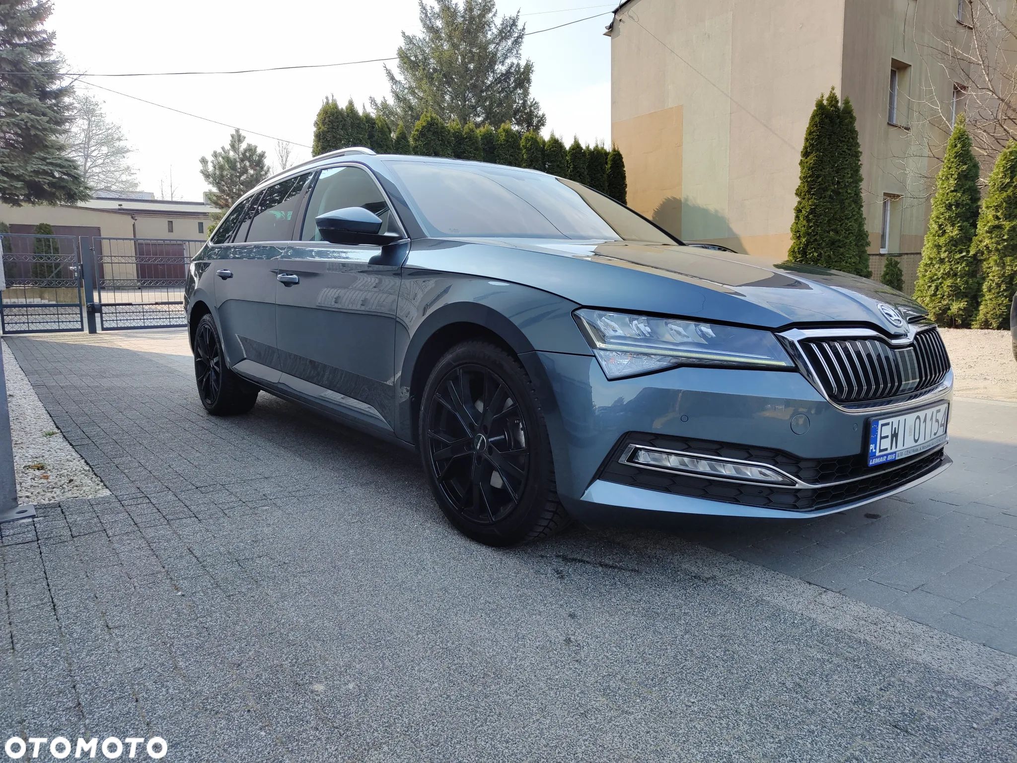 Skoda Superb Combi 2.0 TDI DSG Essence - 1