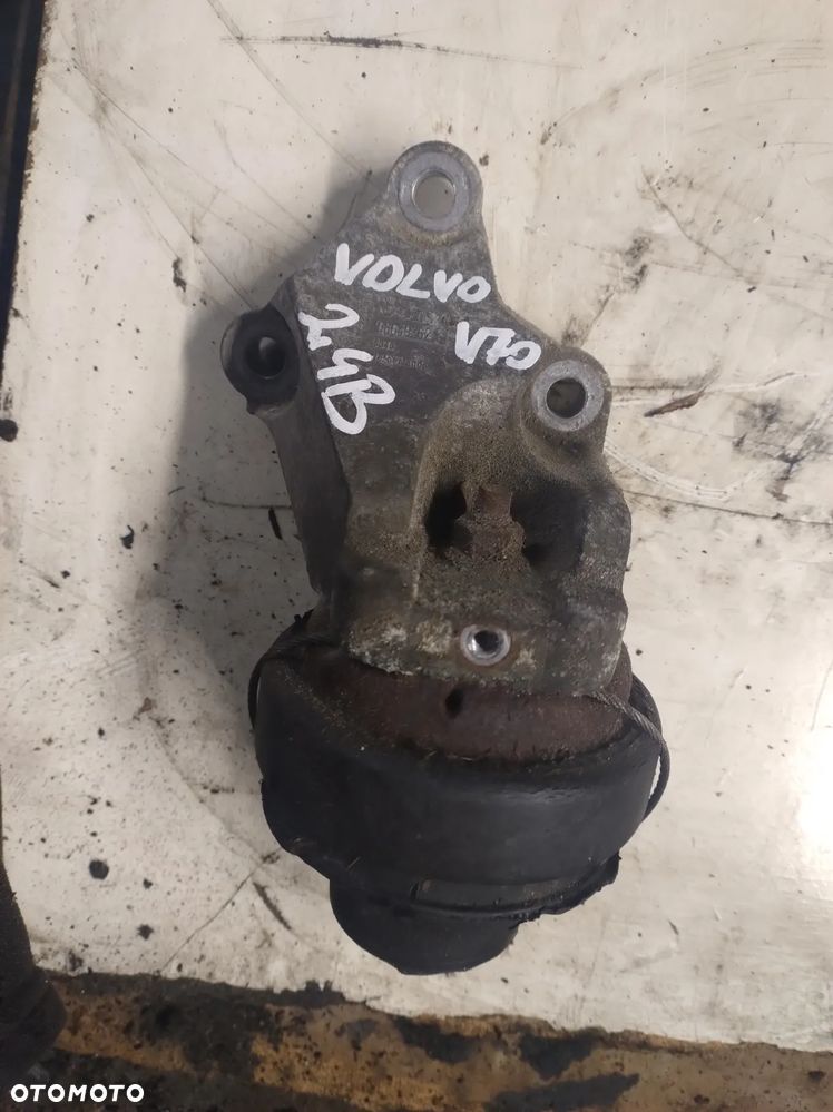 VOLVO V70 2,4b łapa poduszka silnika - 1