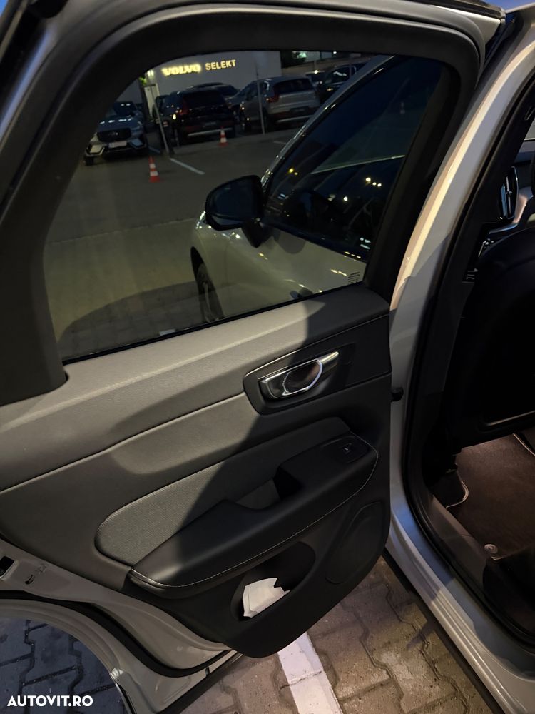 Volvo XC 60 B4 MHEV AT8 FWD R-Design - 18