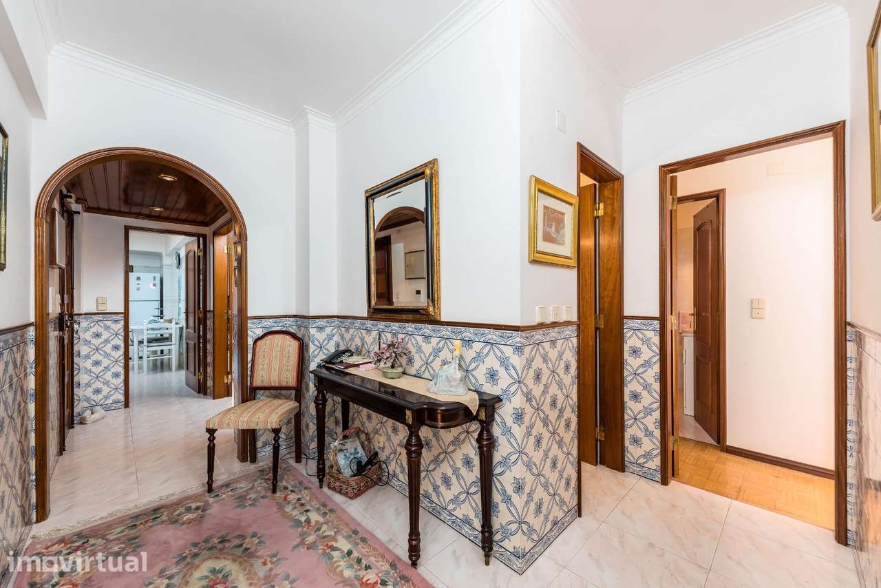Apartamento T3 com Garagem e Varandas – Cascais - Grande imagem: 2/43