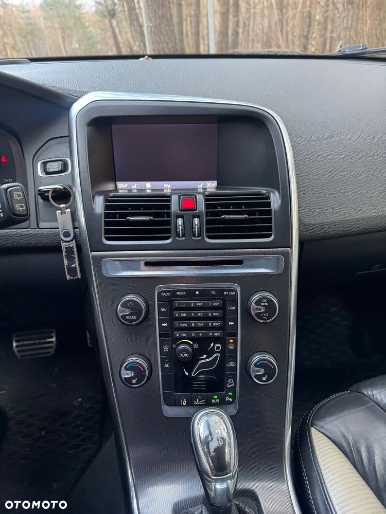 Volvo XC 60 D5 AWD RDesign - 19