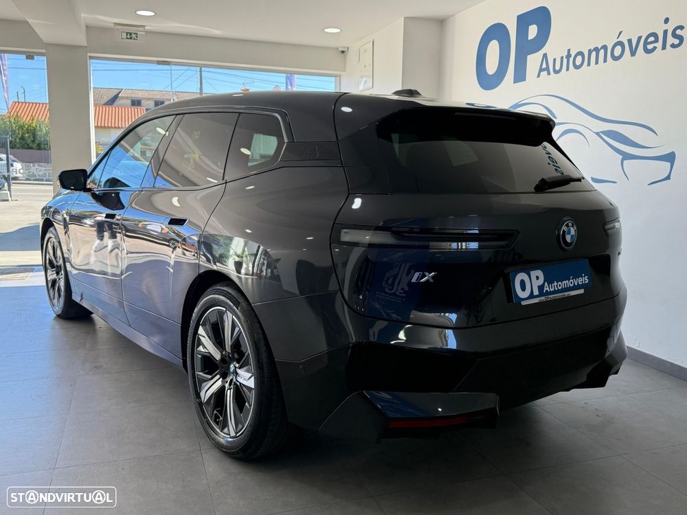 BMW iX xDrive 40 Pack Desportivo - 4