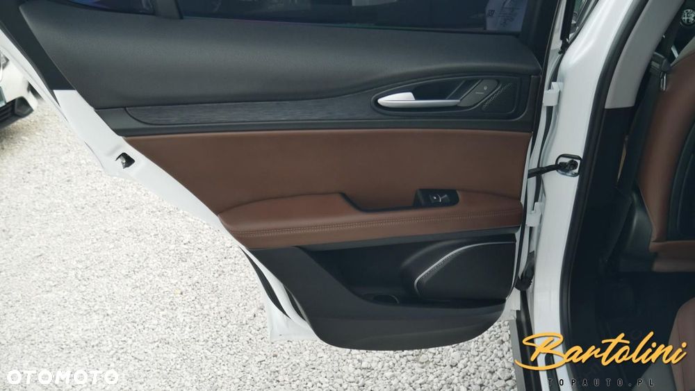 Alfa Romeo Stelvio - 15