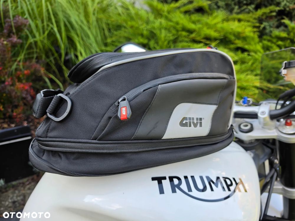 Triumph Street Triple - 19