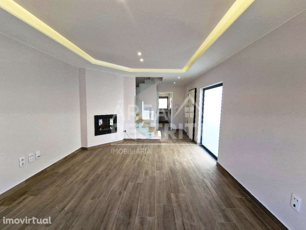 Moradia Geminada T3 c/Garagem e Terraço, na Quinta do Conde - Grande imagem: 5/23