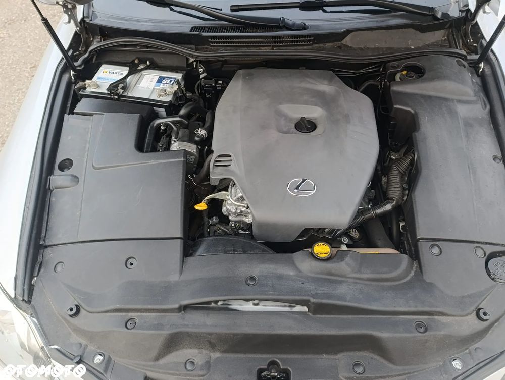 Lexus IS 220d - 10