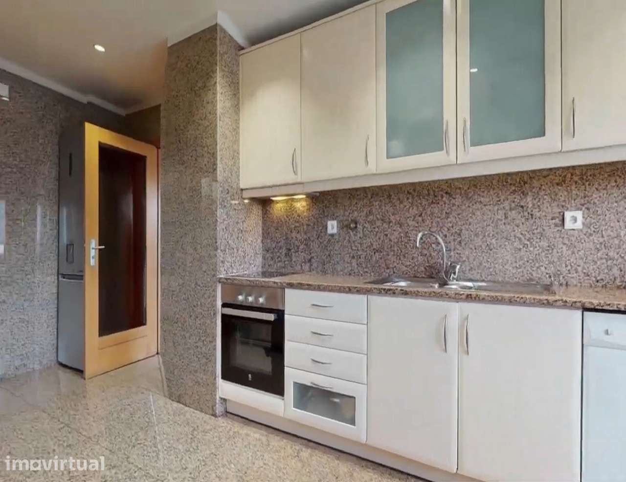 Apartamento T1 com varanda e garagem na Maia - Grande imagem: 3/24