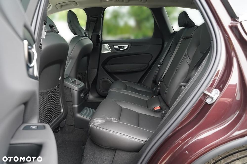 Volvo XC 60 T6 Plug-In Hybrid AWD Ultra Dark - 9