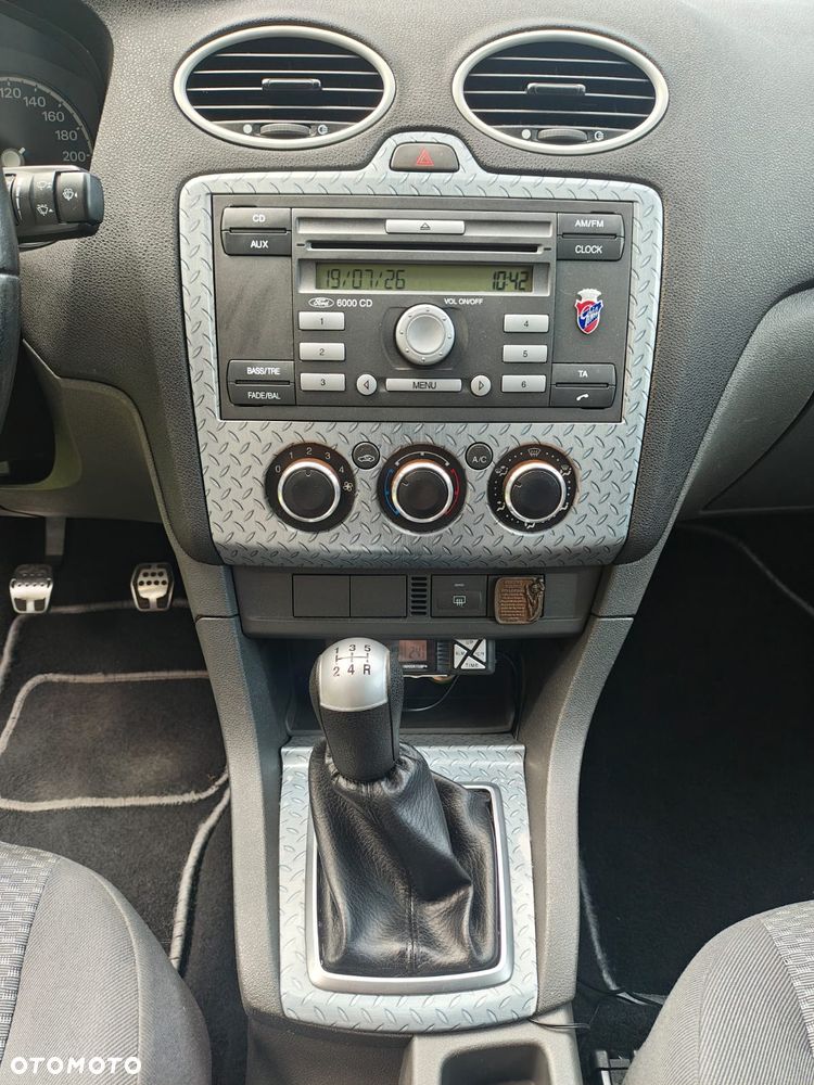 Ford Focus 1.6 16V Trend - 23