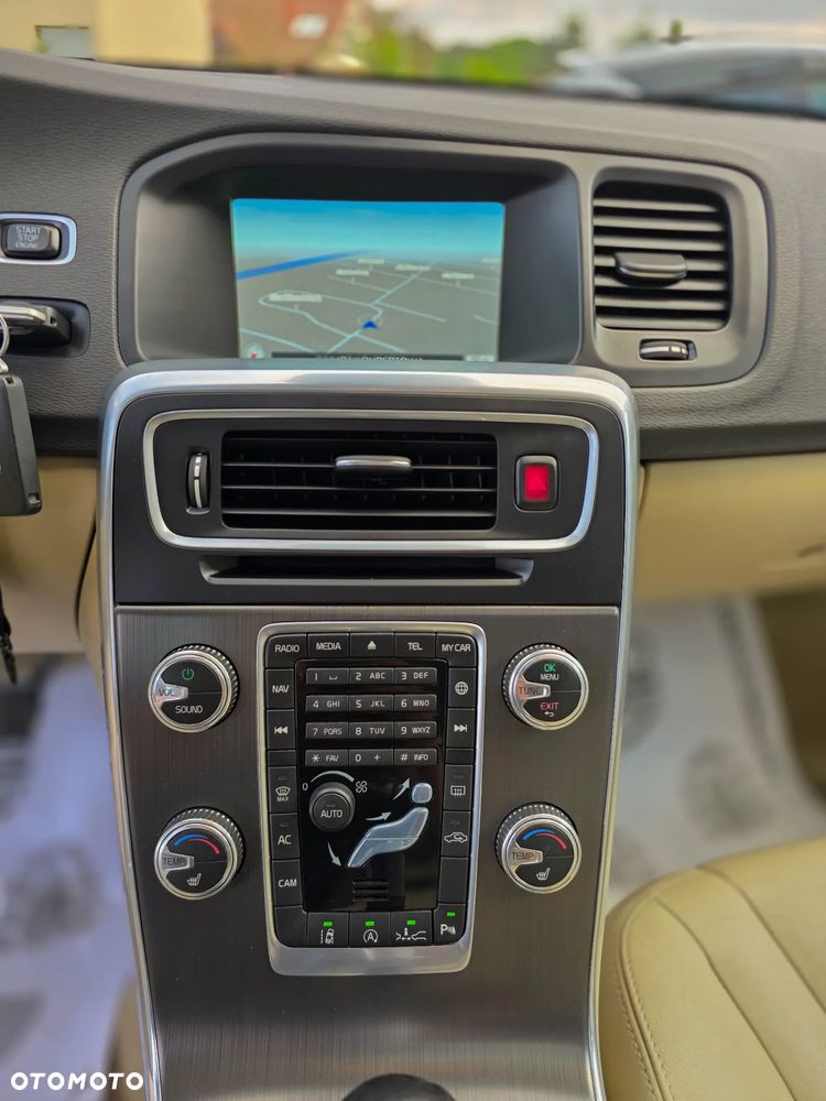 Volvo V60 D3 Summum - 28