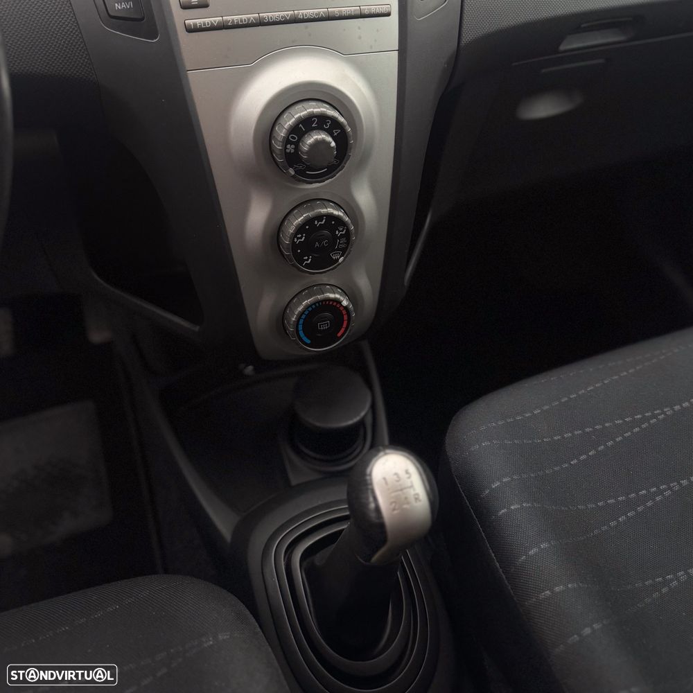 Toyota Yaris 1.0 VVT-i AC Manual - 9