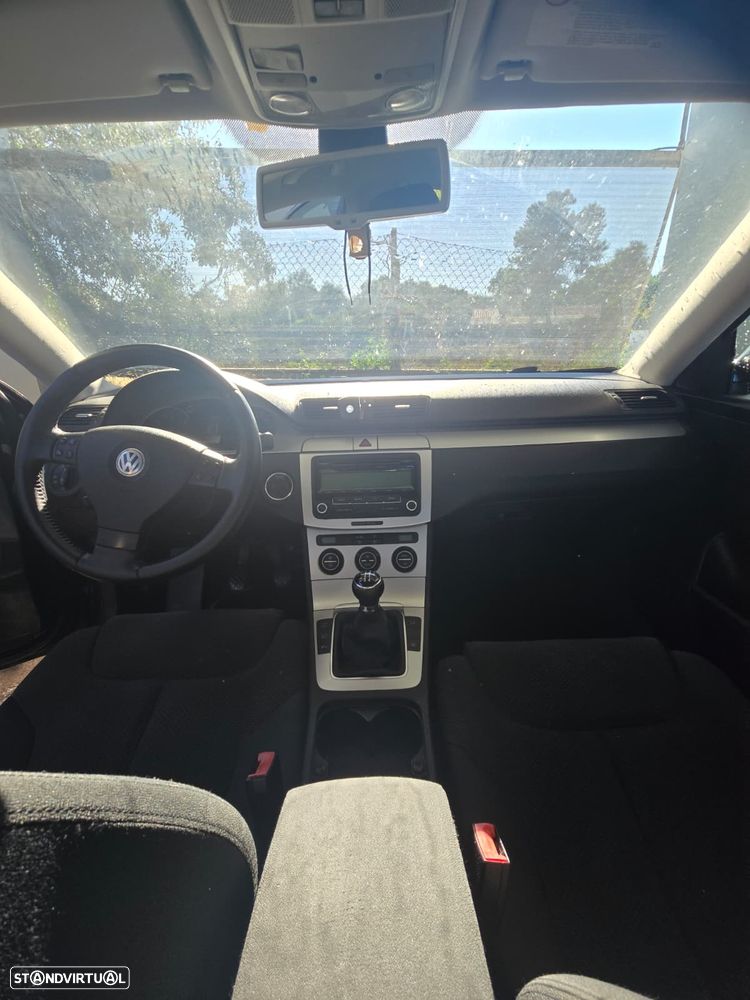 VW Passat 2.0 TDI Trendline BlueMotion - 18