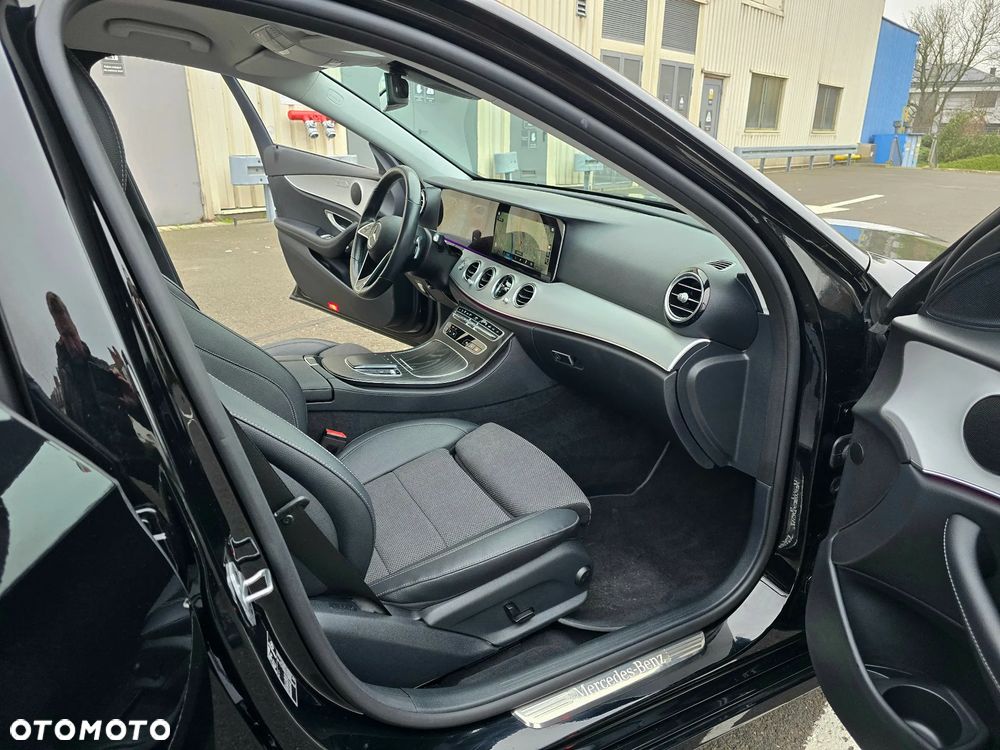 Mercedes-Benz Klasa E 300 Business Edition - 20