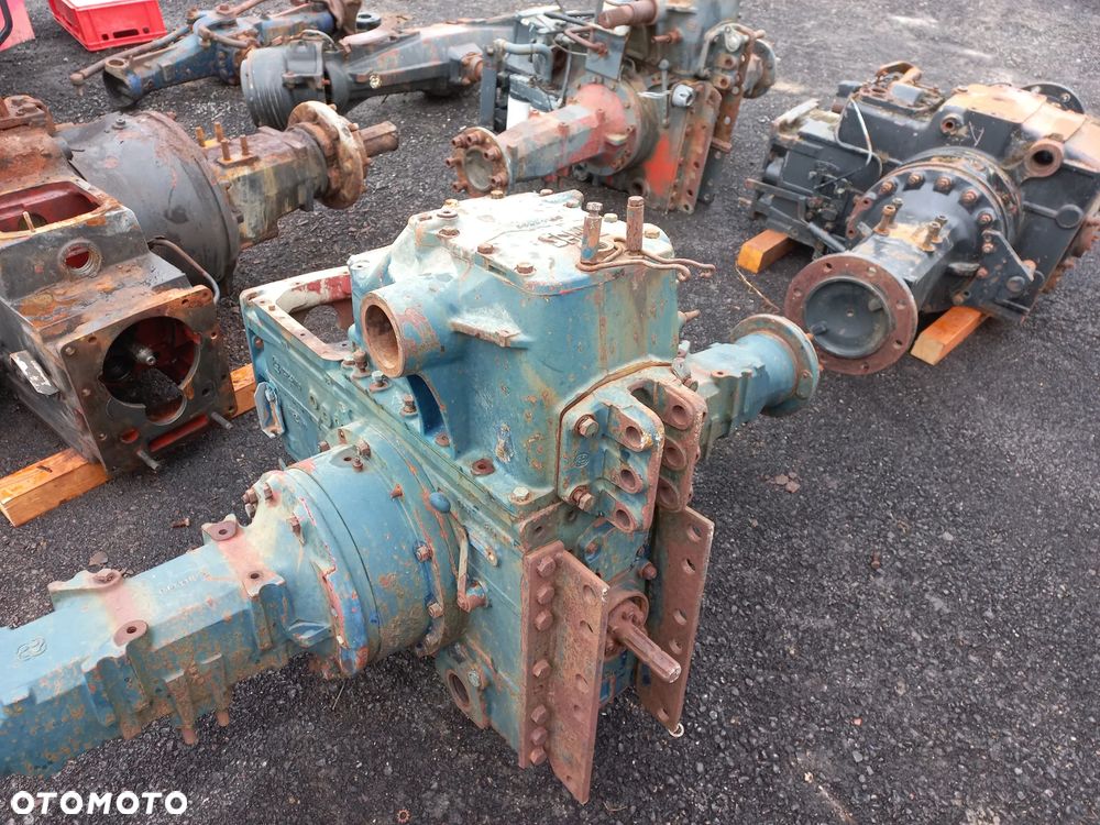 Most obudowa mostu przód tył ,zwolnica,zwrotnica,układ planetarny,atak,koło ataku wałek,półoś explorer,titan,antares,same,lamborghini,hurlimann,deutz,agroplus,agrosun,agrotron,silver,formuła,master,racing,premium,r774,0.467.473.0 ,01127250/20 ,445.4410.0 ,2324411 ,202.3111.0 ,25544100 ,91071140 ,9107.110.0, 269.4330.0 ,275.4356.0 ,255.3110.0 ,270.4741.0 ,.91311100 . 0.008.3208.0 , 0.008.3210.3,269.4331.0, 27244100. - 20