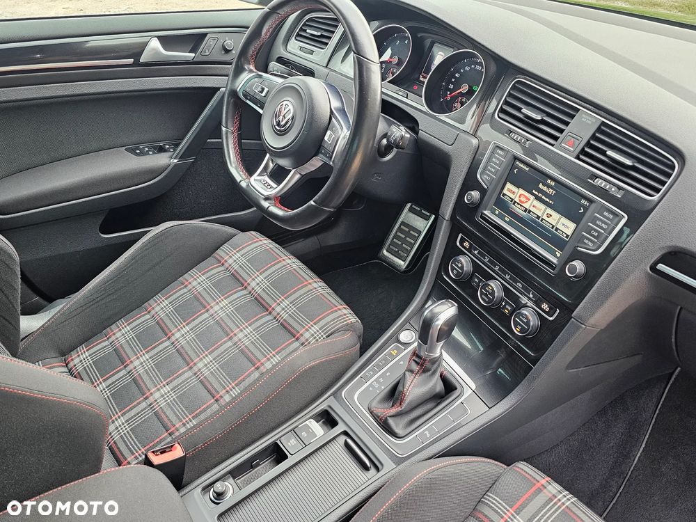 Volkswagen Golf - 10