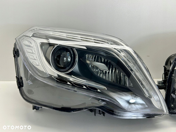 MERCEDES GLK W204 X204 LAMPA PRZEDNIA PRAWA BIXENON SKRĘTNY LS LED