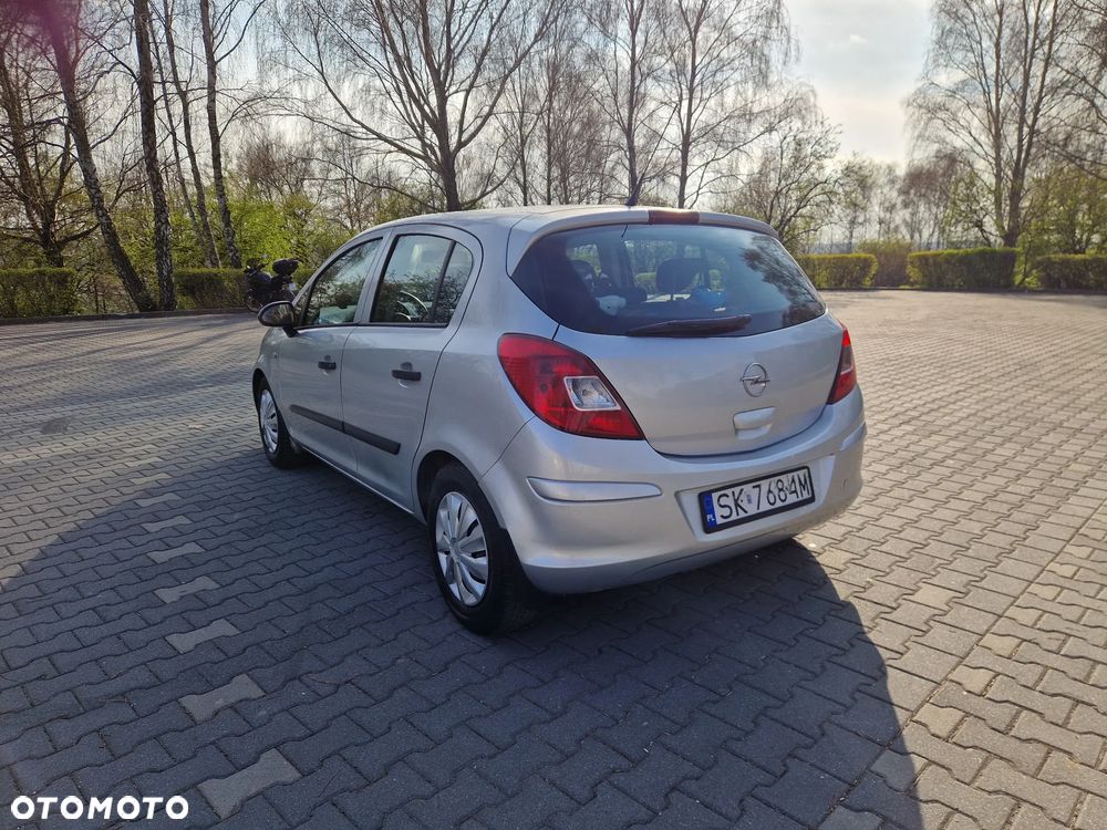 Opel Corsa 1.2 16V Essentia - 4