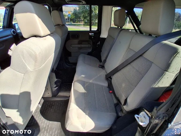 Jeep Wrangler Unlimited Hard-Top 3.8 Automatik Sahara - 11